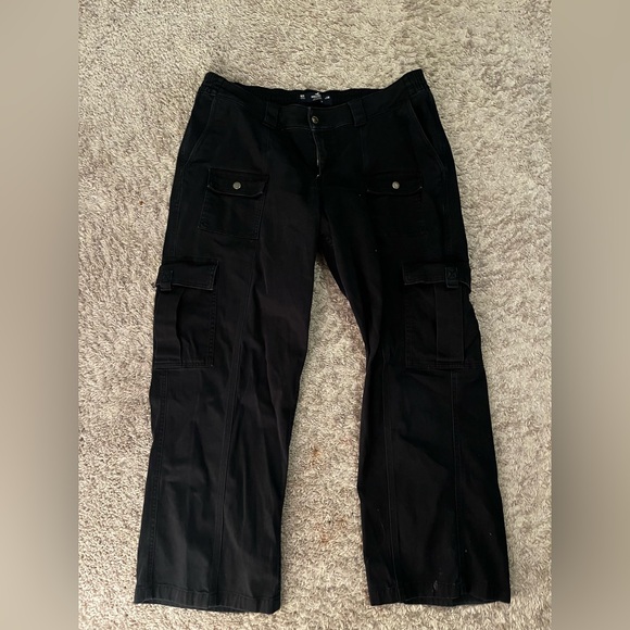 Hollister - Black Cargo Pants - Picture 2 of 4